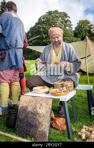 Viking male making fishing nets whilst celebrating 1100 years of the ancient “cyty” of Thelwall Stock Photo