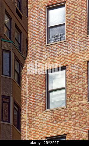 Emery Roth designed 130 East End Avenue in Yorkville, Manhattan with an ...