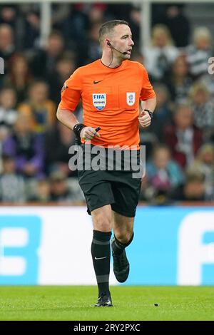 Newcastle, UK. 27th Sep, 2023. Referee Chris Kavanagh during the Newcastle United FC v Manchester City FC at St.James' Park, Newcastle, United Kingdom on 27 September 2023 Credit: Every Second Media/Alamy Live News Stock Photo