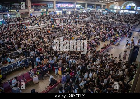 Beijing, China's Hubei Province. 28th Sep, 2023. Passengers wait to board trains at Hankou Railway Station in Wuhan, central China's Hubei Province, Sept. 28, 2023. The Mid-Autumn Festival and National Day holiday period, which will last from Sept. 29 to Oct. 6 this year, is a peak travel and tourism season in China. Credit: Wu Zhizun/Xinhua/Alamy Live News Stock Photo