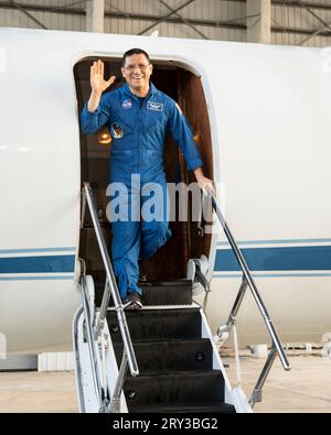 Houston, United States. 28th Sep, 2023. NASA astronaut Frank Rubio waves as he steps off an aircraft upon arriving home to the Johnson Space Center at Ellington Field, September 28, 2023 in Houston, Texas. Rubio set a new American record for the most time in space spending 371 days in space aboard the International Space Station. Credit: Robert Markowitz/NASA/Alamy Live News Stock Photo