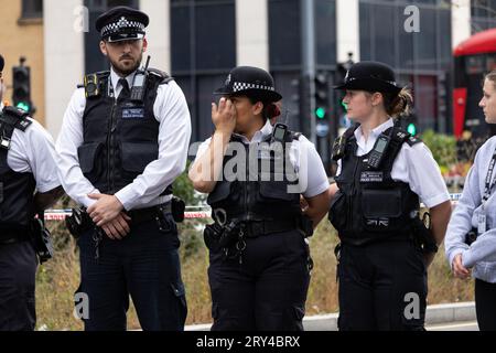 Metropolitan Police including first responders to the scene of the fatal stabbing lay flowers where Elianne Andam, a pupil at the Old Palace of John Whitgift private school, was attacked and killed at 8.30am yesterday as she got off the bus in Croydon, South London, Croydon, London, UK 28th September 2023 Credit: Jeff Gilbert/Alamy Live News Stock Photo