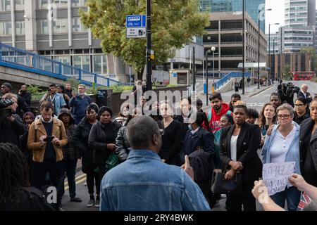 Local people and friends of the victim take part in an evening Vigil at he scene of the fatal stabbing where Elianne Andam, a pupil at the Old Palace of John Whitgift private school, was attacked and killed at 8.30am yesterday as she got off the bus in Croydon, South London, Croydon, London, UK 28th September 2023 Credit: Jeff Gilbert/Alamy Live News Stock Photo