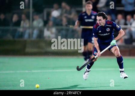 Mannheim, Deutschland. 28th Sep, 2023. Teo Hinrichs (MHC, 14), am Ball, Freisteller, Ganzkörper, Einzelbild, Einzelfoto, Aktion, Action, 28.09.2023, Mannheim (Deutschland), Hockey, 1. Bundesliga, Herren, TSV Mannheim - Mannheimer HC/dpa/Alamy Live News Stock Photo