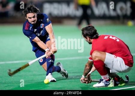 Mannheim, Deutschland. 28th Sep, 2023. v.li.: Nico Reichert (MHC, 29), Manuel Prol (TSVMH, 5), Torschuss, Torchance, Aktion, Action, Spielszene, 28.09.2023, Mannheim (Deutschland), Hockey, 1. Bundesliga, Herren, TSV Mannheim - Mannheimer HC/dpa/Alamy Live News Stock Photo