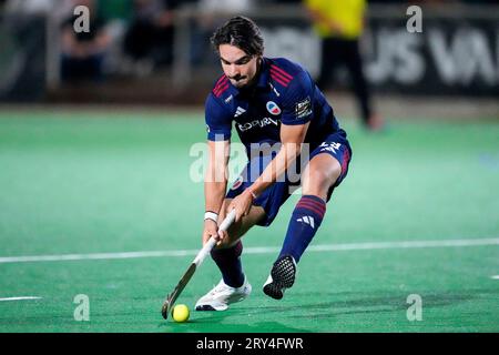 Mannheim, Deutschland. 28th Sep, 2023. Nico Reichert (MHC, 29), am Ball, Freisteller, Ganzkörper, Einzelbild, Einzelfoto, Aktion, Action, 28.09.2023, Mannheim (Deutschland), Hockey, 1. Bundesliga, Herren, TSV Mannheim - Mannheimer HC/dpa/Alamy Live News Stock Photo