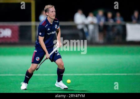 Mannheim, Deutschland. 28th Sep, 2023. Jan Philipp Fischer (MHC, 23), am Ball, Freisteller, Ganzkörper, Einzelbild, Einzelfoto, Aktion, Action, 28.09.2023, Mannheim (Deutschland), Hockey, 1. Bundesliga, Herren, TSV Mannheim - Mannheimer HC/dpa/Alamy Live News Stock Photo