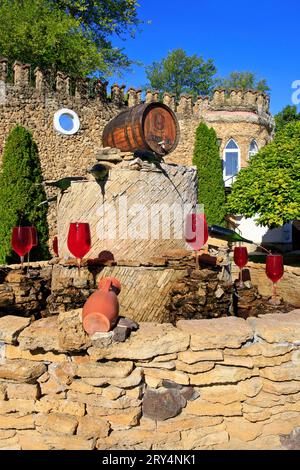 https://l450v.alamy.com/450v/2ry4nk1/wine-bottles-pourring-red-wine-in-wine-glases-at-the-wine-fountain-of-the-milestii-mici-winery-in-milestii-mici-moldova-2ry4nk1.jpg