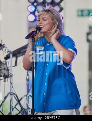 NEW YORK, NY, USA - JULY 28, 2023: Reneé Rapp Performs on NBC's 'Today' Show Concert Series at Rockefeller Plaza. Stock Photo