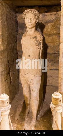 Kom el Shogafa necropolis, main tomb, antechamber : Statue of a man, mixing egyptian and roman characteristics. Stock Photo