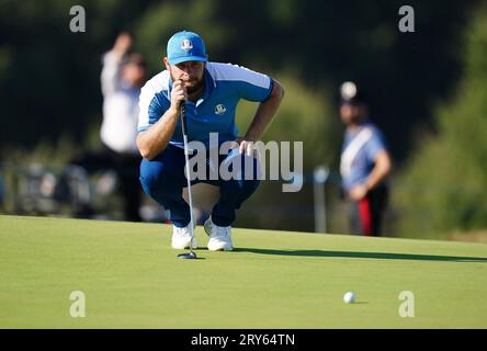 Team Europe's Tyrrell Hatton lines up a putt on the 11th during the Foursomes on day one of the 44th Ryder Cup at the Marco Simone Golf and Country Club, Rome, Italy. Picture date: Friday September 29, 2023. Stock Photo
