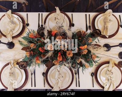 Stylish autumn table setting, ideal for Thanksgiving and large g Stock Photo