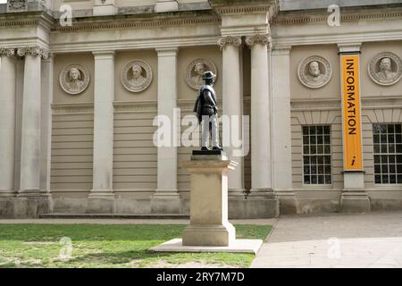 Statue of Sir Walter Raleigh in front of the Pepys Building, site of the Old Brewery in Greenwich Visitor Centre, Greenwich, London Stock Photo