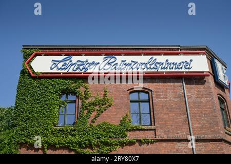 Eckgebäude Spinnereistraße / Saafeldstraße, Kulturzentrum Baumwollspinnerei, Leipzig, Sachsen, Deutschland Stock Photo