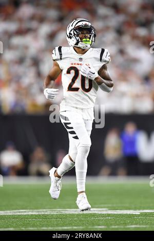 DJ Turner II of the Cincinnati Bengals participates in a drill during  News Photo - Getty Images