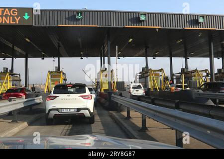 Tugela, KwaZulu Natal, South Africa, September 1, 2023: Toll gate on the N3 freeway in South Africa from drivers point of view Stock Photo