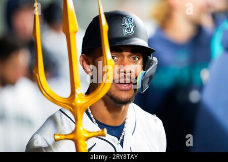 Circling Seattle Sports on X: 🔱🚨SUNDAY TRIDENT🚨🔱 Julio Rodriguez's  solo homer in the bottom of the 1st got the @Mariners scoring going Photos  by @_LivLyons #SeaUsRise  / X