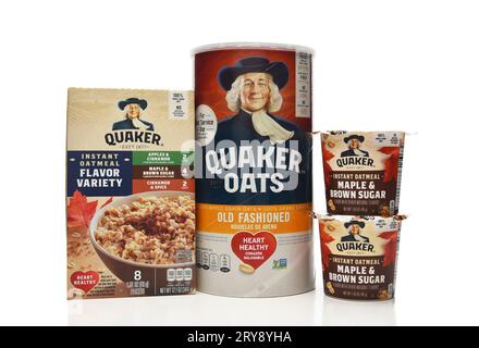 IRIVNE, CALIFORNIA - 17 SEPT 2023: A variety of Quaker Oats oatmeal, Old Fashioned and Instant. Stock Photo