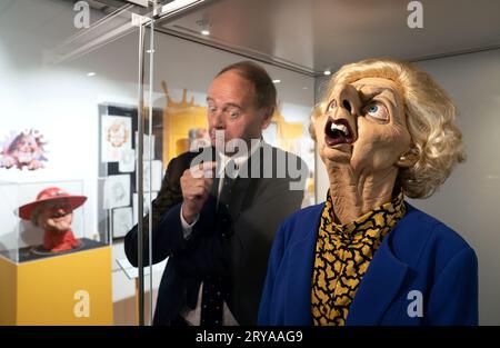 Spitting Image producer John Lloyd with a puppet of former Prime Minister Margaret Thatcher during the preview for the Spitting Image exhibition at Cambridge University Library. The entire archive of satirical TV show Spitting Image has been donated to Cambridge University Library under the government's Cultural Gifts Scheme. Puppets from the programme, including of Margaret Thatcher, Princess Diana and the Queen Mother, are among the items to go on display in a free exhibition from Saturday. Picture date: Thursday September 28, 2023. Stock Photo