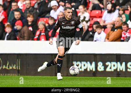 Oliver Norburn #6 of Blackpool in action during the Sky Bet League 1 match Barnsley vs Blackpool at Oakwell, Barnsley, United Kingdom, 30th September 2023  (Photo by Craig Thomas/News Images) Stock Photo