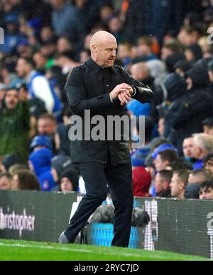 Everton manager Sean Dyche checks his watch during the Premier League match at Goodison Park, Liverpool. Picture date: Saturday September 30, 2023. Stock Photo