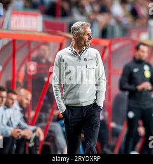 ENSCHEDE - SC Heerenveen coach Kees van Wonderen during the Dutch Eredivisie match between FC Twente and sc Heerenveen at Stadion De Grolsch Veste on September 30, 2023 in Enschede, Netherlands. ANP COR LASKER Stock Photo