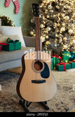 A Christmas scene in Robinsons Galleria shopping mall, Cebu  City,Philippines.The large decorated guitar is a fixed annual focal point  of the Mall Stock Photo - Alamy