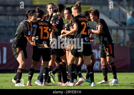 Rome, Italy. 30th Sep, 2023. AS Roma players celebrate at the end of the Women Serie A 2023/2024 football match between AS Roma and FC Como at tre fontane stadium, Rome (Italy), September 30th, 2023. Credit: Insidefoto di andrea staccioli/Alamy Live News Stock Photo