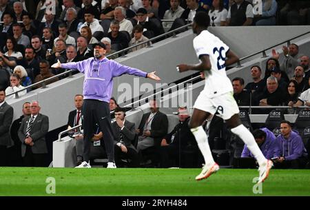 London, UK. 30th Sep, 2023. Liverpool Manager Jurgen Klopp reacts in frustration during the match . Premier League match, Tottenham Hotspur v Liverpool at the Tottenham Hotspur Stadium in London on Saturday 30th September 2023 . this image may only be used for Editorial purposes. Editorial use only pic by Sandra Mailer/Andrew Orchard sports photography/Alamy Live news Credit: Andrew Orchard sports photography/Alamy Live News Stock Photo