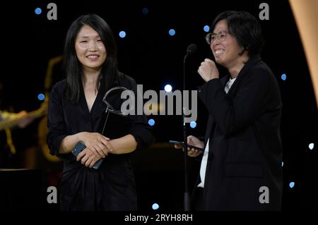 Peng Tzu-Hui und Ping-Wen Wang  bei der Preisverleihung auf dem 71. Internationalen Filmfestival San Sebastian / Festival Internacional de Cine de San Sebastián im Kursaal. San Sebastian, 30.09.2023 Stock Photo