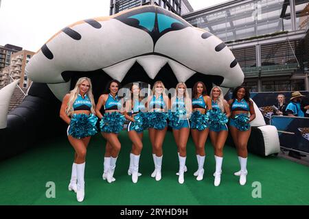 Wembley Stadium, London, UK. 1st Oct, 2023. NFL UK Football, Atlanta Falcons versus Jacksonville Jaguars; Jacksonville Jaguars cheerleaders Credit: Action Plus Sports/Alamy Live News Stock Photo