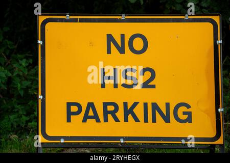 Harefield, London Borough of Hillingdon, UK. 30th September, 2023. A no HS2 parking sign in Harefield. Construction work is continuing on Phase 1 of the HS2 High Speed Rail in Harefield in the London Borough of Hillingdon. Huge viaduct piers are being built across a number of lakes in Harefield for the HS2 railway Colne Valley Viaduct. In the past few days there has been much speculation that Prime Minister Rishi Sunak is expected to announce the cancellation of the HS2 High Speed Rail Northern Leg from Birmingham to Manchester. Work has already been mothballed on the HS2 Euston Terminus in Lo Stock Photo
