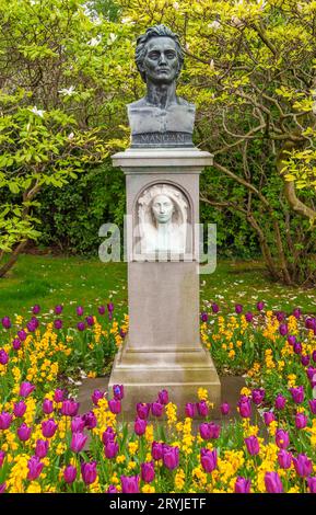 Ireland Dublin St. Stephens Green bronze bust of poet James Clarence Mangan 1803 - 1849 marble head in pedestal represents Roisin Dubh the last work o Stock Photo