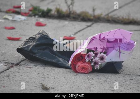 Jersey, United States. 01st Oct, 2023. Roses left at the crime scene. Five people were reportedly shot outside 224 Lounge in Jersey City. At approximately 2:42 AM, reports came in of multiple people shot on Culver Avenue. Daybreak, debris left from the shooting was present at the scene outside the lounge including crime scene tape, blood on the sidewalk and shoes. Roses were also left at the crime scene. Information from authorities was not immediately available. Credit: SOPA Images Limited/Alamy Live News Stock Photo