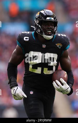 Jacksonville Jaguars linebacker Foyesade Oluokun in action during the first  half of an NFL football game against the Kansas City Chiefs, Sunday, Nov.  13, 2022 in Kansas City, Mo. (AP Photo/Reed Hoffmann