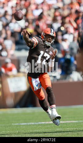 Cleveland Browns quarterback Dorian Thompson-Robinson takes part in drills  at the NFL football team's practice facility Tuesday, June 6, 2023, in  Berea, Ohio. (AP Photo/Ron Schwane Stock Photo - Alamy