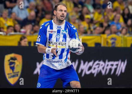 Mannheim, Deutschland. 01st Oct, 2023. Kai Häfner (TVB, 34), am Ball, Einzelbild, Einzelfoto, Aktion, Action, 01.10.2023, Mannheim (Deutschland), Handball, Bundesliga, Rhein-Neckar Löwen - TVB Stuttgart Credit: dpa/Alamy Live News Stock Photo