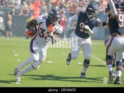 Chicago, United States. 01st Oct, 2023. Denver Broncos running back Javonte Williams (33) runs the ball against the Chicago Bears at Soldier Field in Chicago on Sunday, October 1, 2023. Broncos won 31-28. Photo by Mark Black/UPI Credit: UPI/Alamy Live News Stock Photo