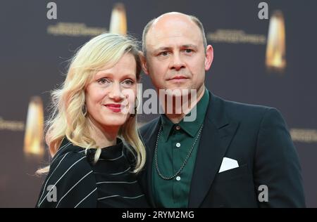 Schauspieler Paar Anna Schudt und Moritz Führmann kommt zur Gala und Verleihung des Deutschen Fernsehpreis in Köln. *** Actors pair Anna Schudt and Moritz Führmann comes to the gala and award ceremony of the German Television Award in Cologne Credit: Imago/Alamy Live News Stock Photo