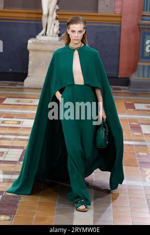 Paris, France. 01st Oct, 2023. VALENTINO Spring/Summer 2024 Runway during Paris Fashion Week - Paris; France 01/10/2023 Credit: dpa/Alamy Live News Stock Photo