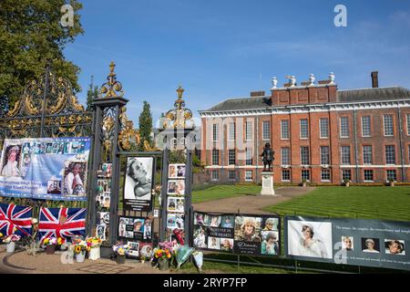 Kensington Place London floral flower tributes to mark the anniversary of Princess Diana death on 31st August 1997, London,England,2023 Stock Photo