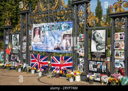 Kensington Place London floral flower tributes to mark the anniversary of Princess Diana death on 31st August 1997, London,England,2023 Stock Photo