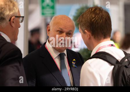 Manchester, UK. 02nd Oct, 2023. 02nd Oct, 2023. Iain Duncan Smith talks to delegates at the 2nd day Conservative conference 2023 Manchester UK Picture: garyroberts/worldwidefeatures.com Credit: GaryRobertsphotography/Alamy Live News Stock Photo