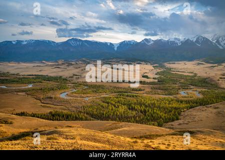 View of the Chuya river, Kurai steppe and Altai mountains. Altai Republic, Siberia, Russia Stock Photo