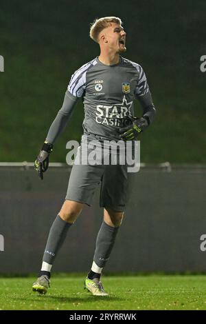 goalkeeper Beau Reus (12) of SK Beveren pictured during a soccer game between KMSK Deinze and Waasland SK Beveren during the 7 th matchday in the Challenger Pro League 2023-2024 season ,  on  Monday 29 September 2023  in Deinze , Belgium . PHOTO SPORTPIX | David Catry Stock Photo