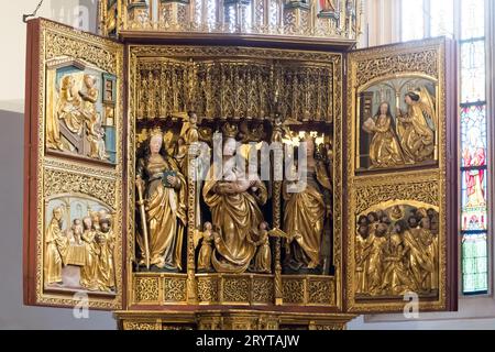 Late Gothic Marienaltar (Altar of Mary main wing altar) from XVI century by Lienhart Astl in Late Gothic Katholische Pfarrkirche Maria Himmelfahrt (Ma Stock Photo