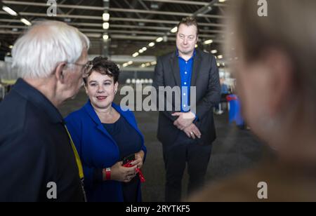 UTRECHT - Mayor Sharon Dijksma and director Jaap Donker (Utrecht Security Region) in conversation with volunteers in the Jaarbeurs Utrecht, where Ukrainian refugees are accommodated. Because the national flow is halting, the temporary reception location is overflowing. ANP FREEK VAN DEN netherlands out - belgium out Stock Photo