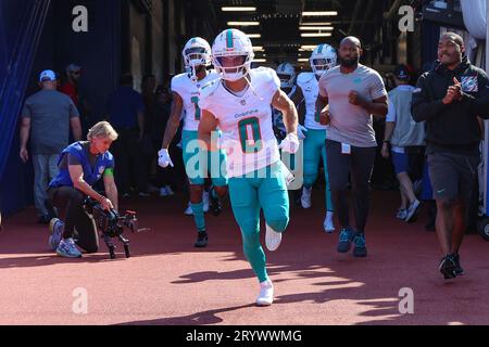 Miami Dolphins wide receiver Braxton Berrios (0) runs drills