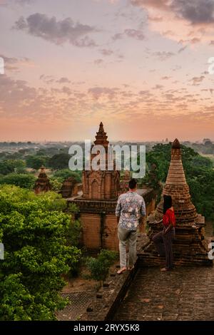 Hot air balloon above Buddhist stupa, Bagan, Myanmar Stock Photo - Alamy