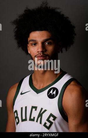 Bucks hold off Warriors behind ironman effort by Andre Jackson Jr.